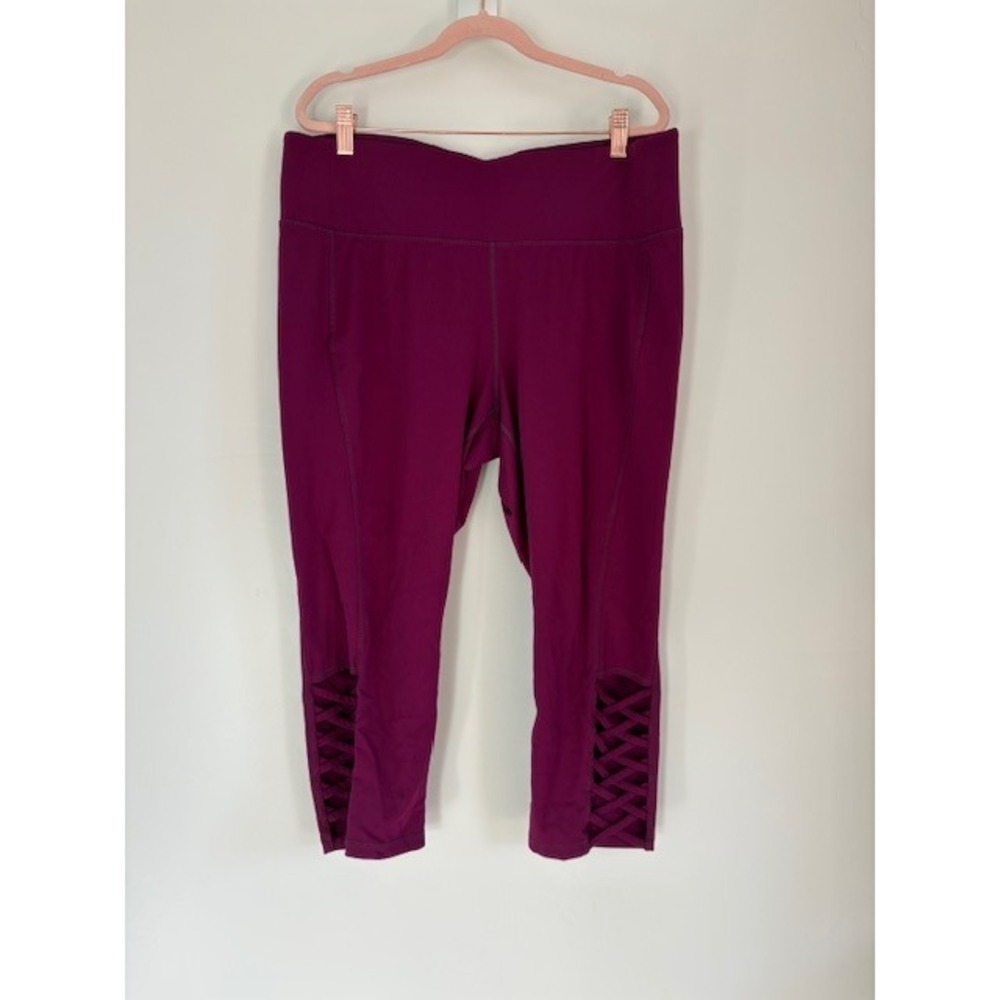 LIVI Active Womens Plus Size 18/20 Berry Lattice Hem Capri Leggings Burgundy